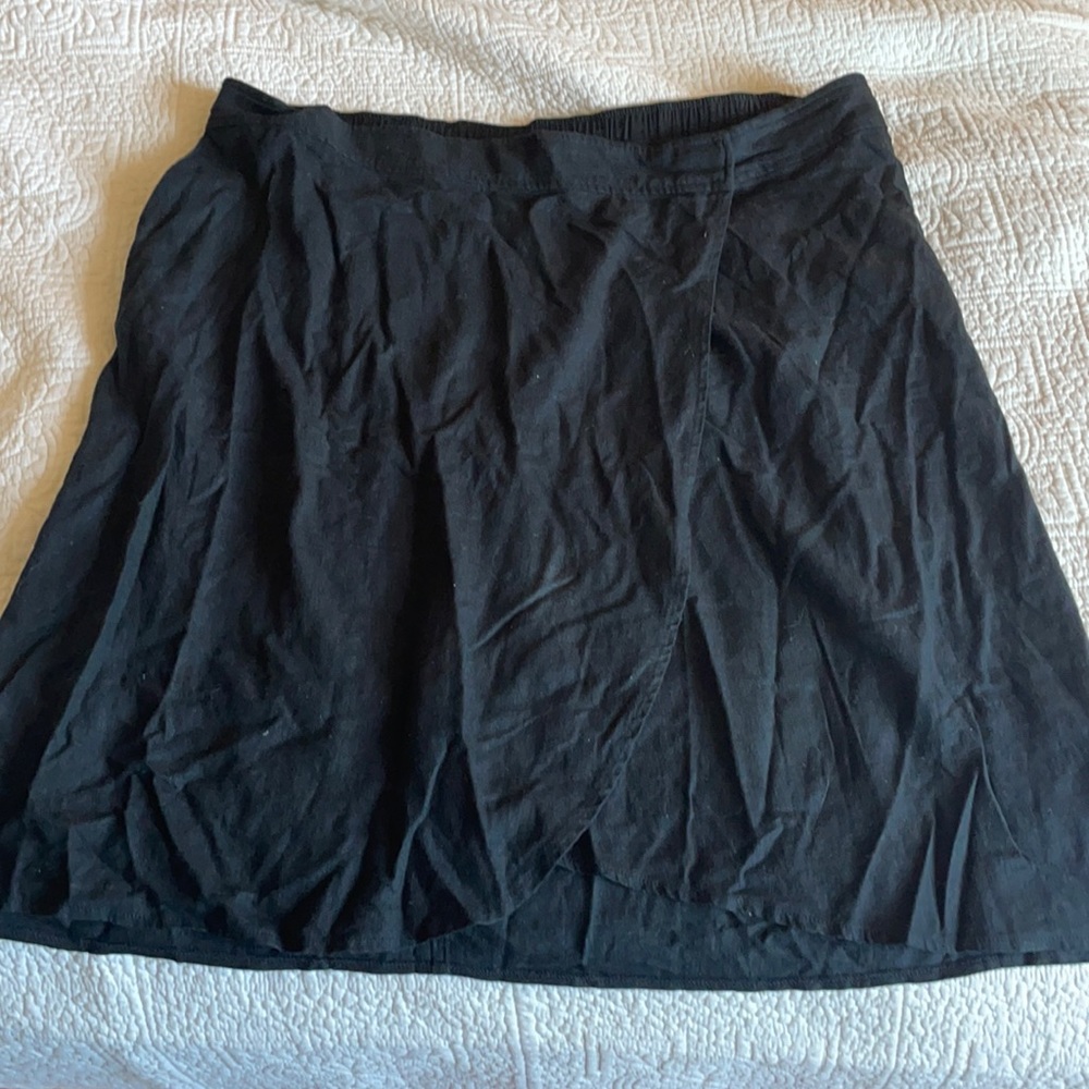 Black wrap skirt, linen, never worn.